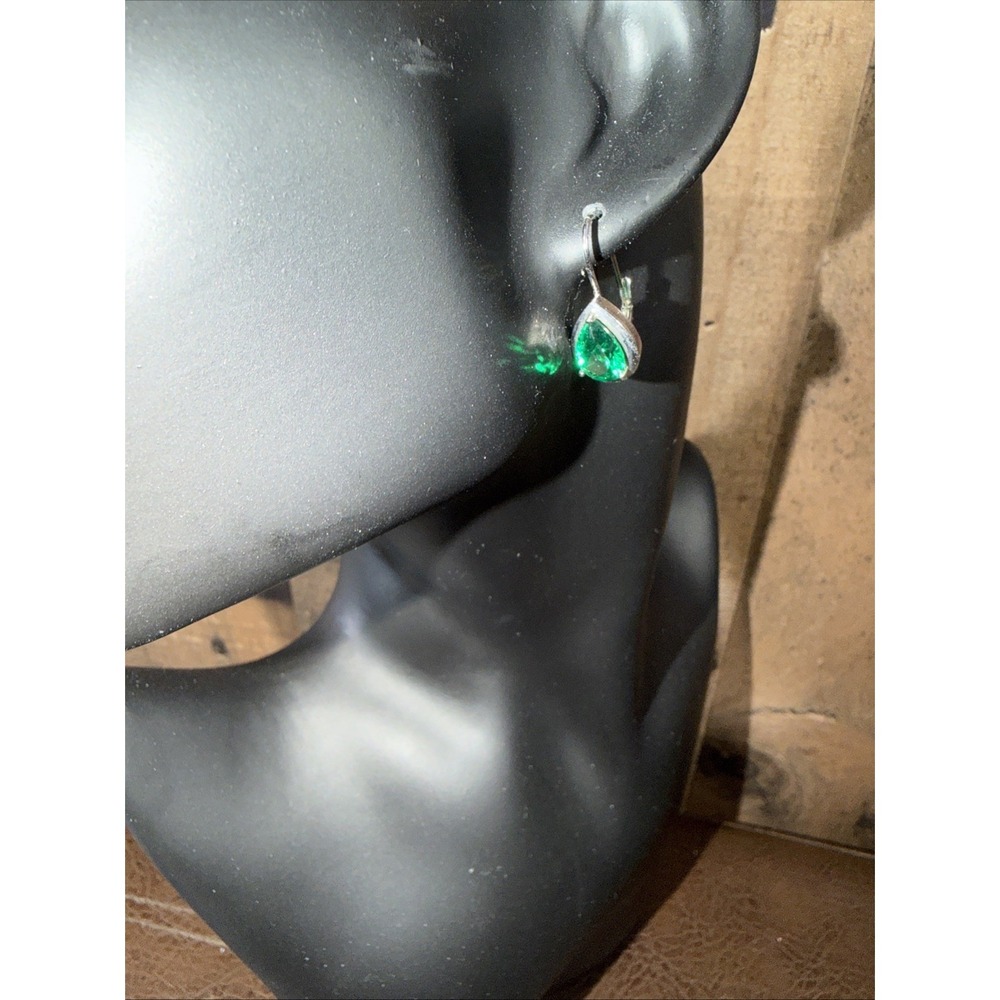 Vintage FAS 925‎ Sterling Silver Pear Cut Green Emerald CZ Leverback Earrings